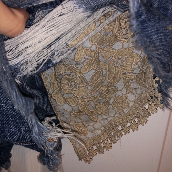 American Eagle High Rise Shorts w/ Flower pockets - Picture 2 of 4